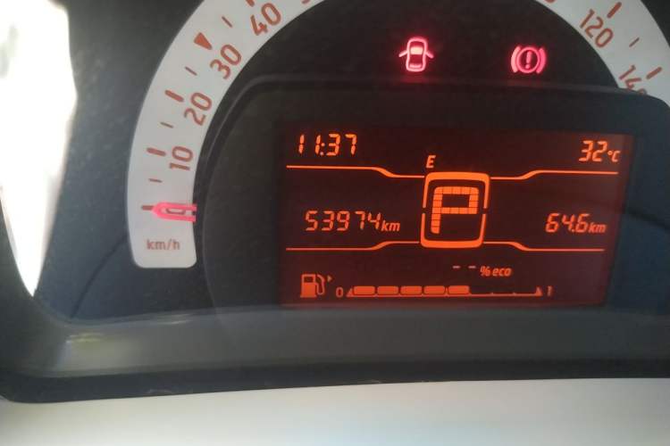 Used smart fortwo 2015 1.0L 52 kW hardtop Dynamic version Odometer Close Up