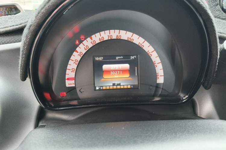 Used smart fortwo 2015 1.0L 52 kW Hardtop Passion Edition Odometer Close Up