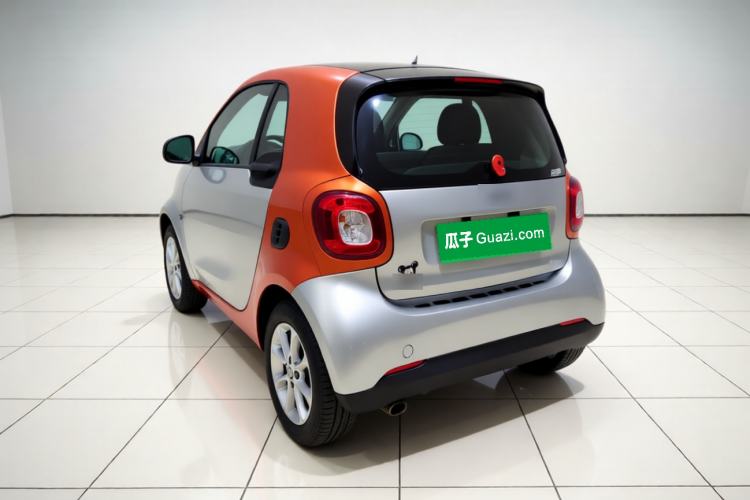 Used smart fortwo 2015 1.0L 52 kW hardtop Dynamic version Rear Left 45 Deg
