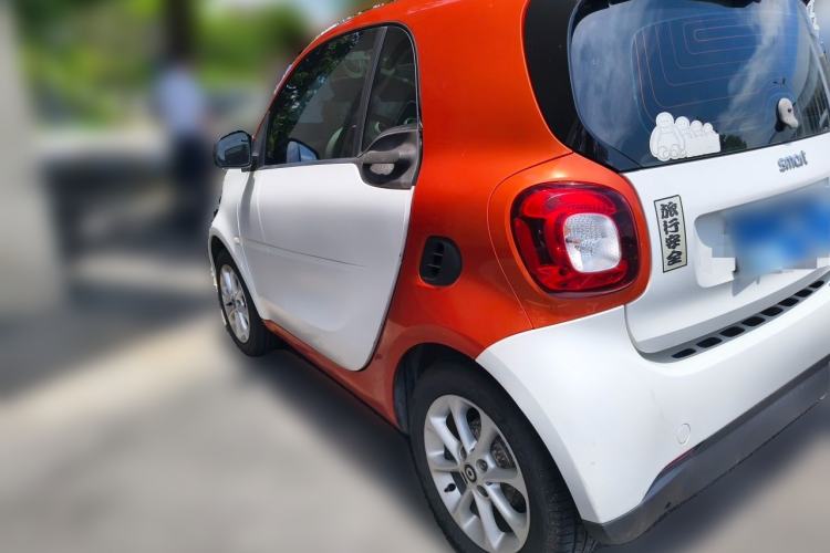 Used smart fortwo 2015 1.0L 52 kW hardtop Dynamic version Rear Left 45 Deg