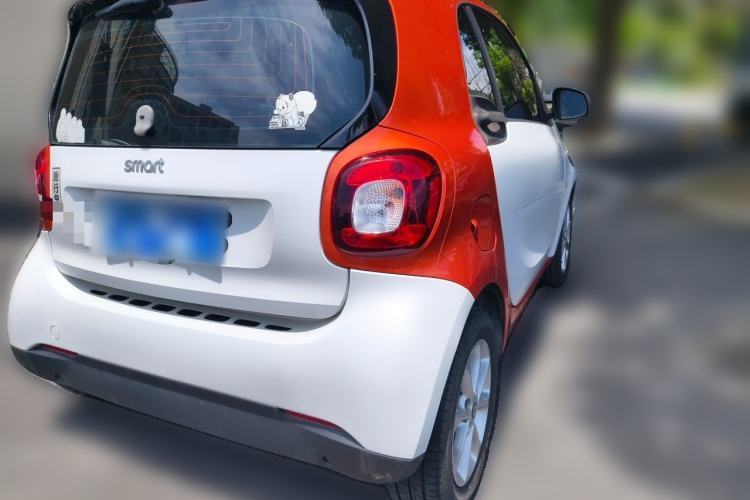 Used smart fortwo 2015 1.0L 52 kW hardtop Dynamic version Rear Right 45 Deg