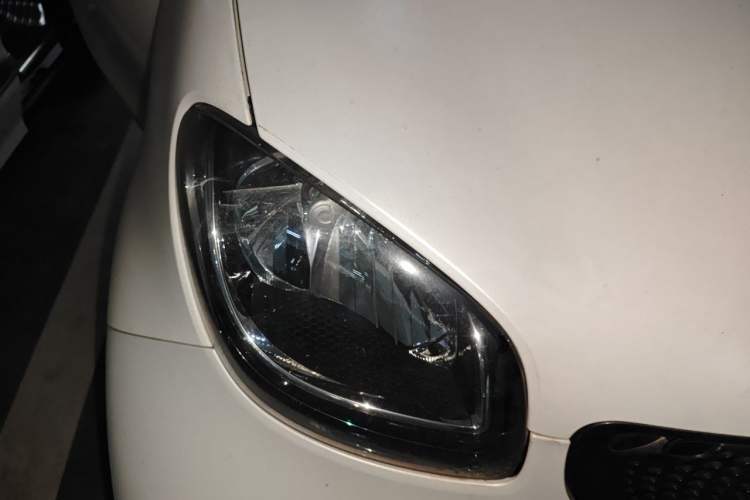 Used smart fortwo 2015 1.0L 52 kW Hardtop Passion Edition Right Front Headlight