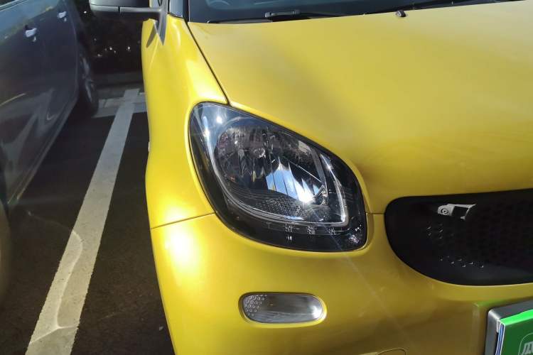 Used smart fortwo 2015 1.0L 52 kW hardtop Dynamic version Right Front Headlight