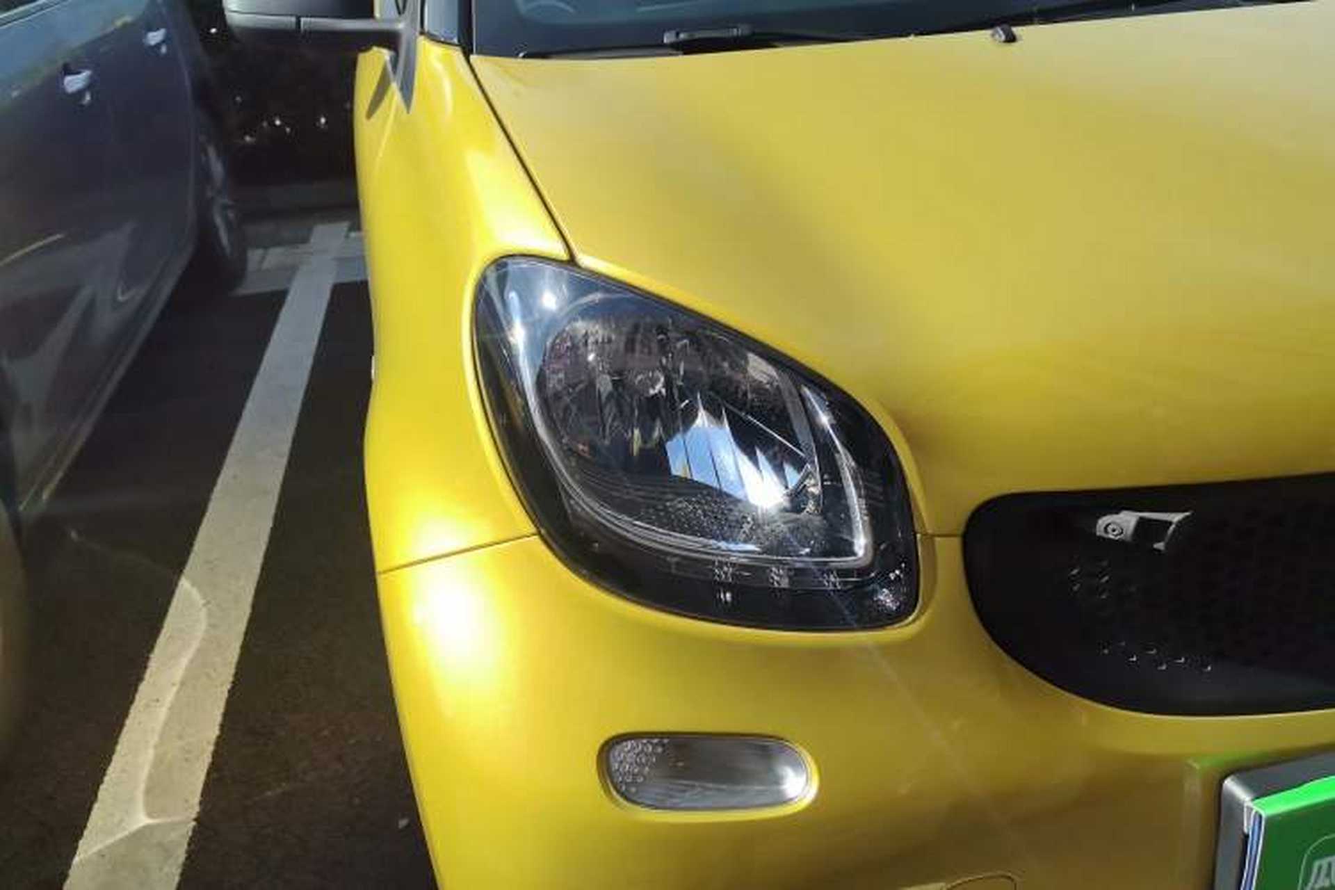 Used smart fortwo 2015 1.0L 52 kW hardtop Dynamic version Right Front Headlight