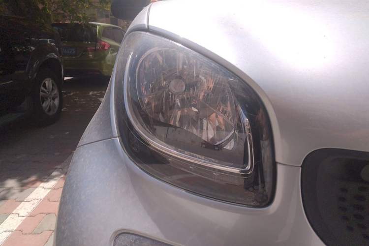 Used smart fortwo 2015 1.0L 52 kW hardtop Dynamic version Right Front Headlight
