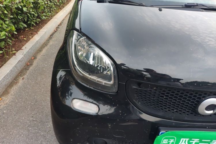 Used smart fortwo 2015 1.0L 52 kW Hardtop Passion Edition Right Front Headlight