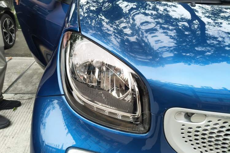 Used smart fortwo 2015 1.0L 52 kW Hardtop Passion Edition Right Front Headlight