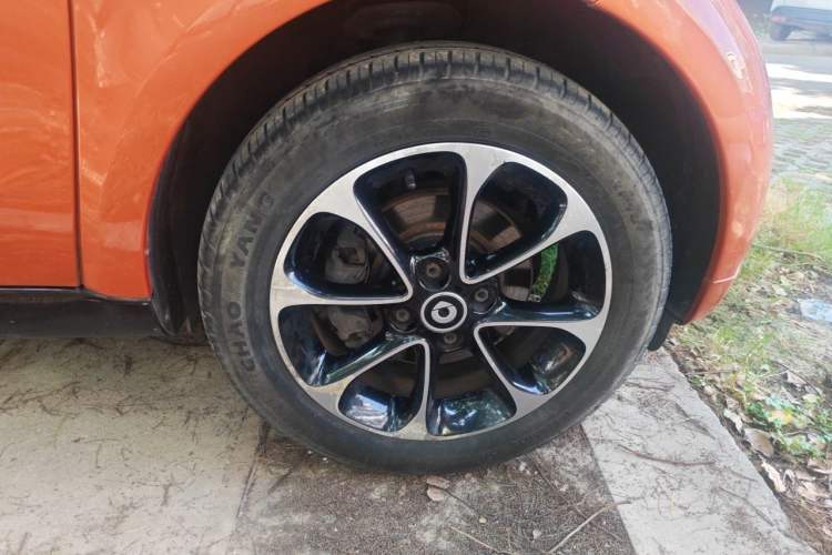 Used smart fortwo 2015 1.0L 52 kW Hardtop Passion Edition Right Front Wheel Hub