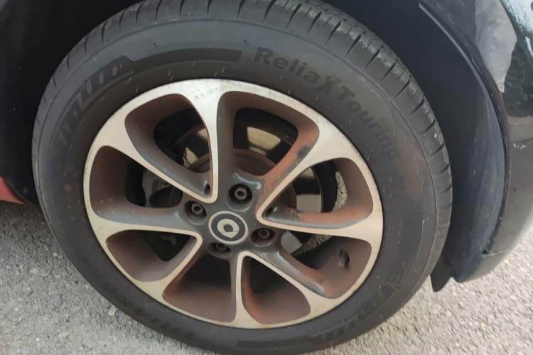 Used smart fortwo 2015 1.0L 52 kW Hardtop Passion Edition Right Front Wheel Hub
