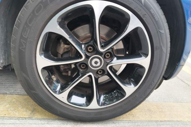 Used smart fortwo 2015 1.0L 52 kW Hardtop Passion Edition Right Front Wheel Hub