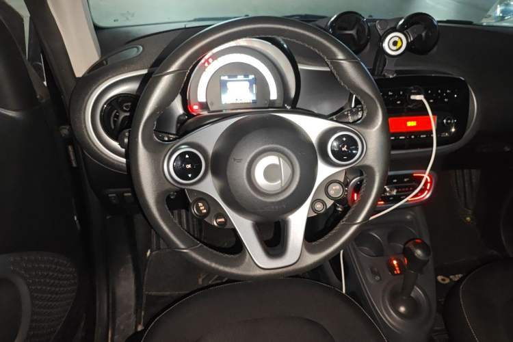 Used smart fortwo 2015 1.0L 52 kW Hardtop Passion Edition Steering Wheel