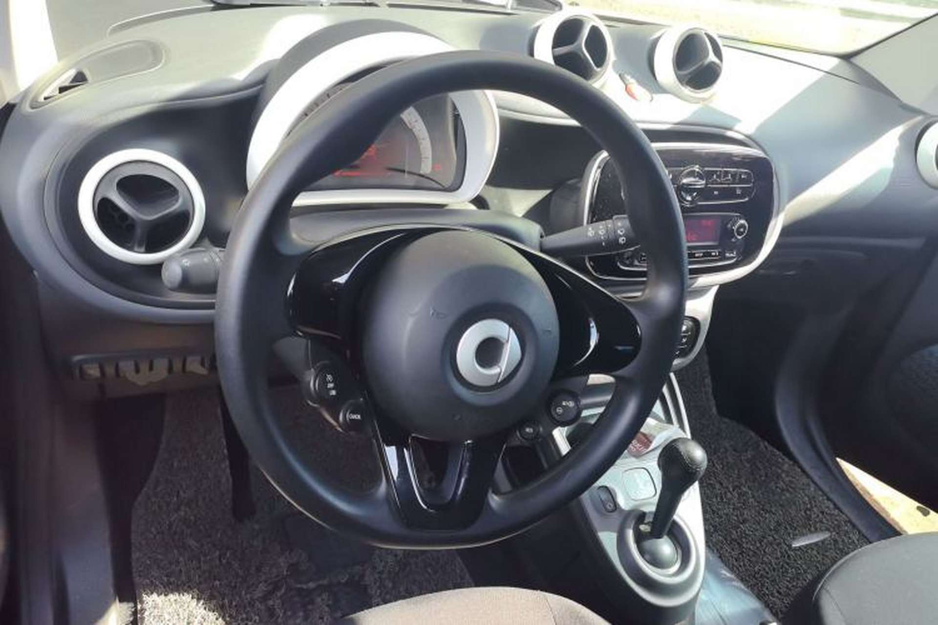 Used smart fortwo 2015 1.0L 52 kW hardtop Dynamic version Steering Wheel