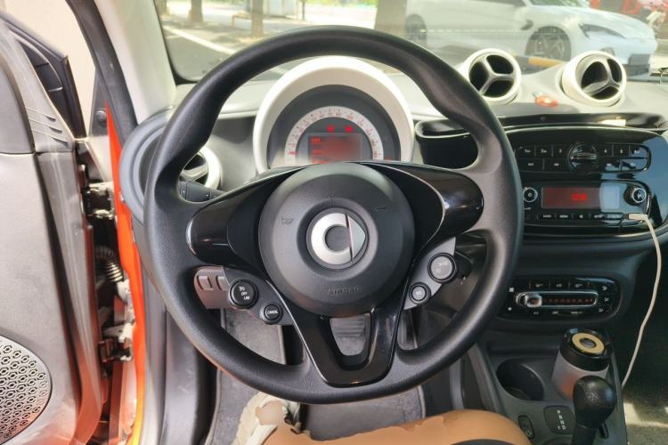 Used smart fortwo 2015 1.0L 52 kW hardtop Dynamic version Steering Wheel