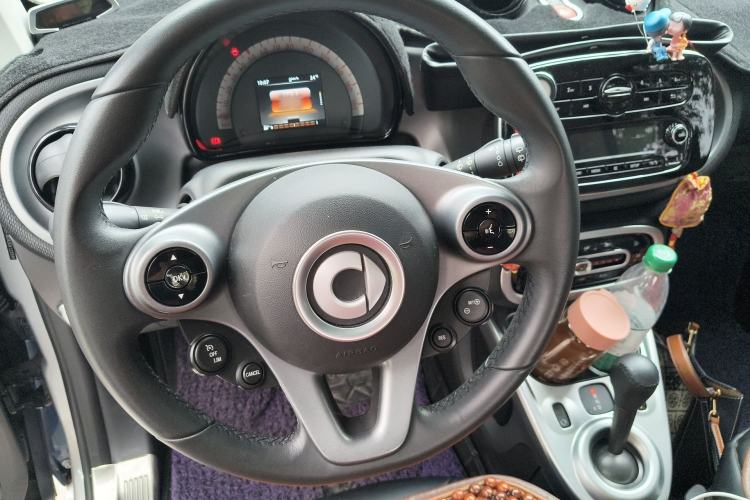 Used smart fortwo 2015 1.0L 52 kW Hardtop Passion Edition Steering Wheel
