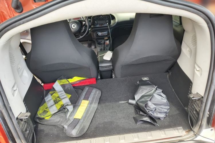 Used smart fortwo 2015 1.0L 52 kW hardtop Dynamic version Trunk