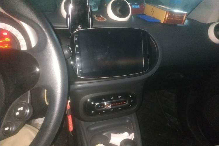 Used smart fortwo 2015 1.0L 52 kW hardtop Dynamic version Audio And AC Panel
