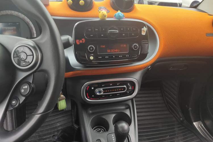 Used smart fortwo 2015 1.0L 52 kW Hardtop Passion Edition Audio And AC Panel