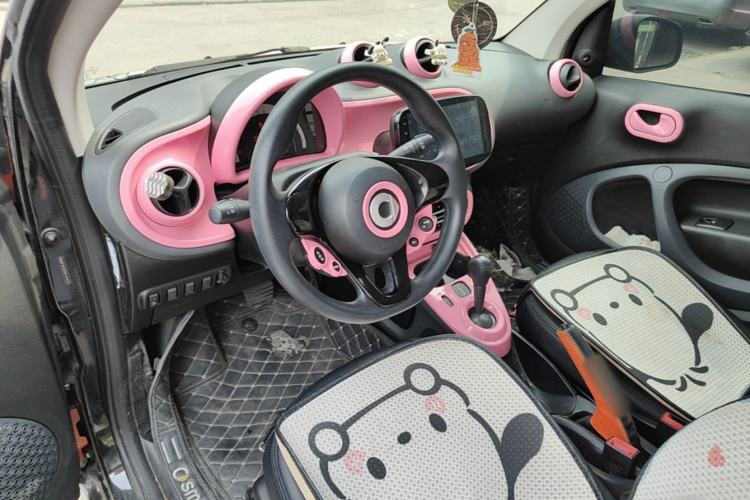 Used smart fortwo 2015 1.0L 52 kW hardtop Dynamic version Center Console