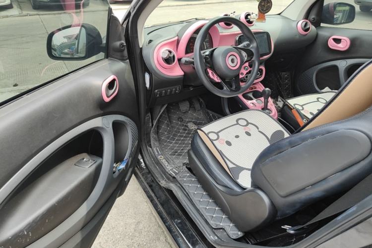 Used smart fortwo 2015 1.0L 52 kW hardtop Dynamic version Driver Seat