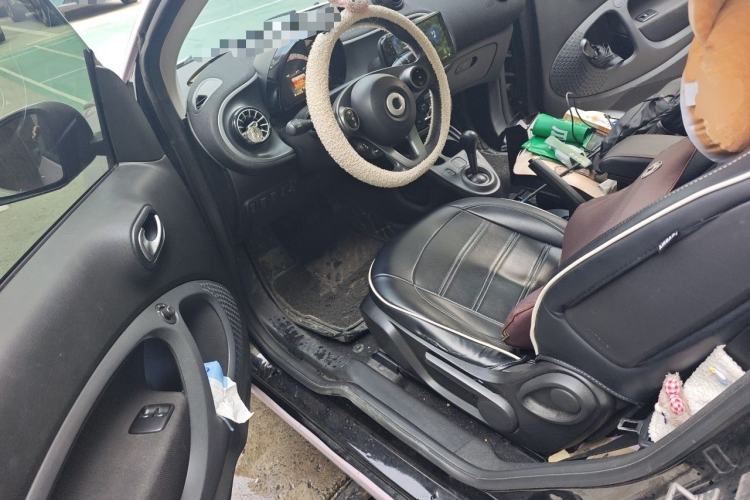 Used smart fortwo 2015 1.0L 52 kW Hardtop Passion Edition Driver Seat