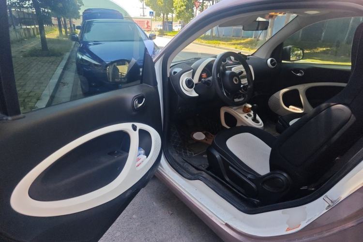 Used smart fortwo 2015 1.0L 52 kW Hardtop Passion Edition Driver Seat