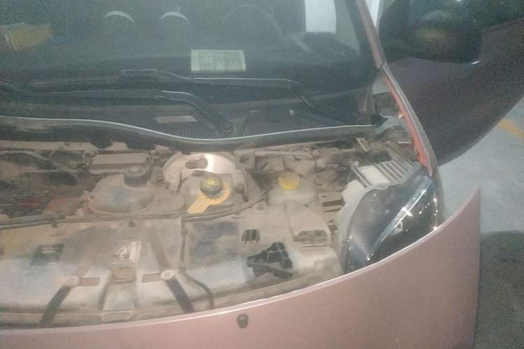 Used smart fortwo 2015 1.0L 52 kW hardtop Dynamic version Engine Bay Left