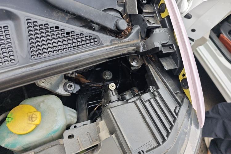 Used smart fortwo 2015 1.0L 52 kW Hardtop Passion Edition Engine Bay Left