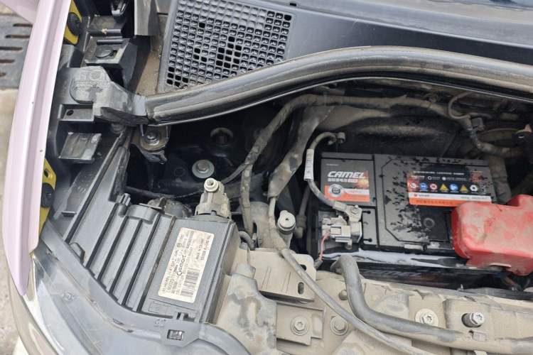 Used smart fortwo 2015 1.0L 52 kW Hardtop Passion Edition Engine Bay Right