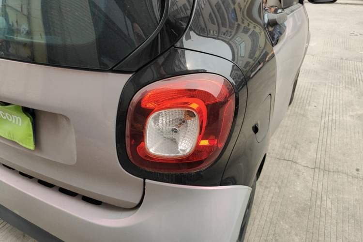 Used smart fortwo 2015 1.0L 52 kW hardtop Dynamic version Exterior 3