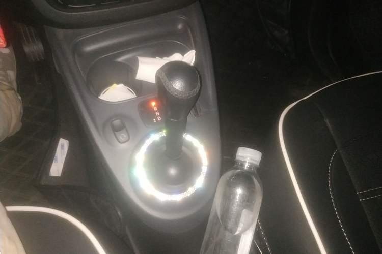 Used smart fortwo 2015 1.0L 52 kW hardtop Dynamic version Gear Lever