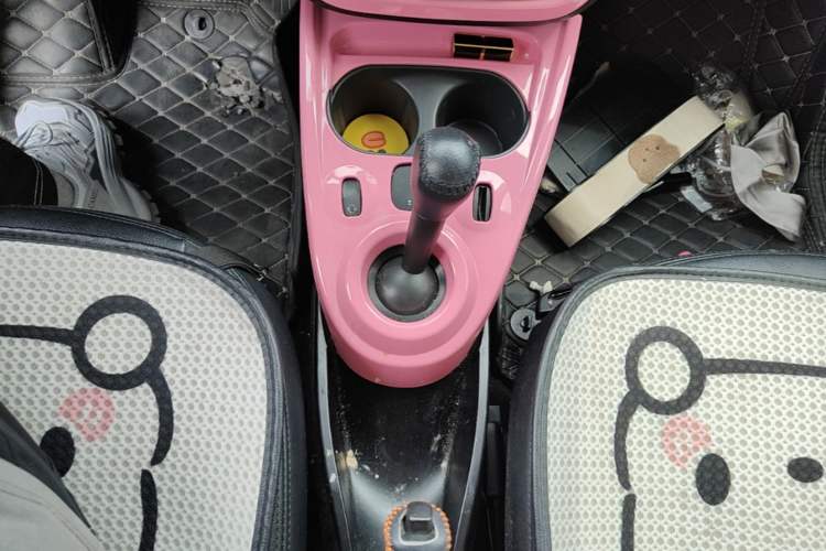 Used smart fortwo 2015 1.0L 52 kW hardtop Dynamic version Gear Lever