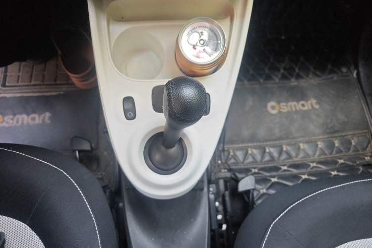 Used smart fortwo 2015 1.0L 52 kW Hardtop Passion Edition Gear Lever