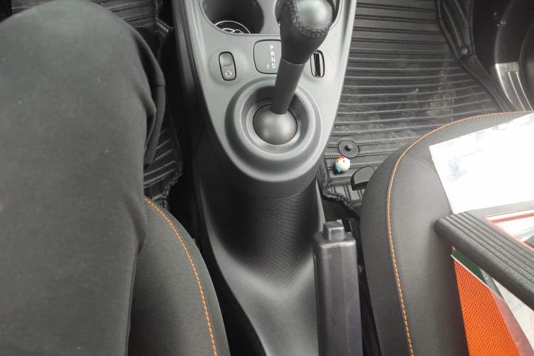 Used smart fortwo 2015 1.0L 52 kW Hardtop Passion Edition Gear Lever