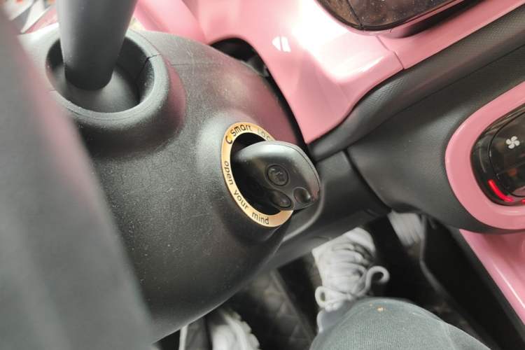 Used smart fortwo 2015 1.0L 52 kW hardtop Dynamic version Interior 1