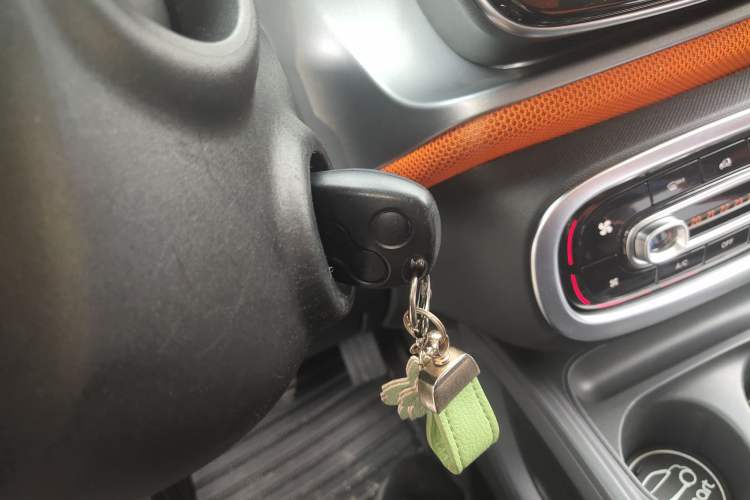 Used smart fortwo 2015 1.0L 52 kW Hardtop Passion Edition Interior 1
