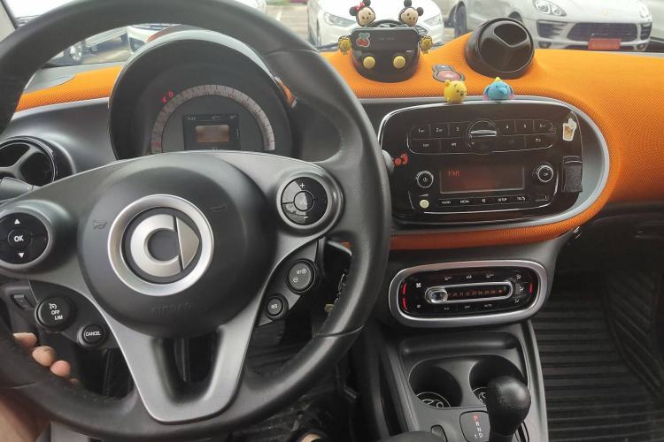 Used smart fortwo 2015 1.0L 52 kW Hardtop Passion Edition Interior 2