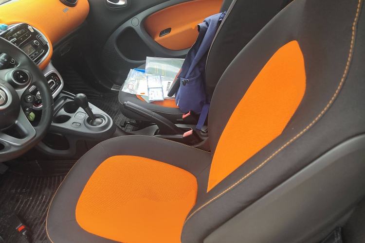 Used smart fortwo 2015 1.0L 52 kW Hardtop Passion Edition Interior 4