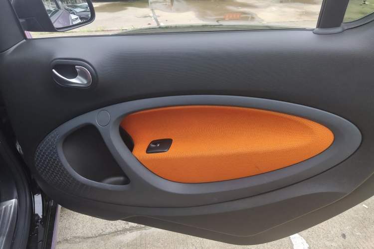 Used smart fortwo 2015 1.0L 52 kW Hardtop Passion Edition Interior 5