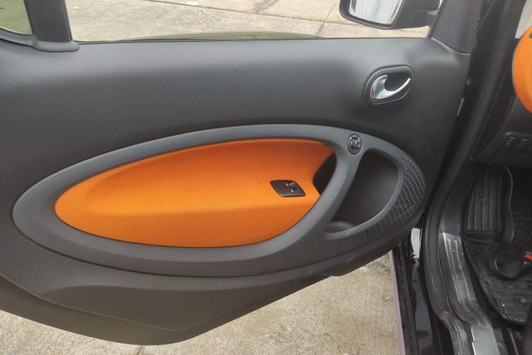 Used smart fortwo 2015 1.0L 52 kW Hardtop Passion Edition Interior 8