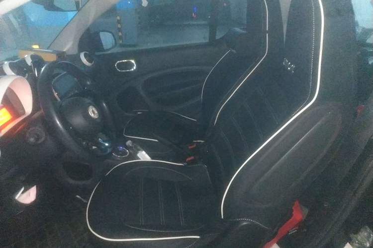 Used smart fortwo 2015 1.0L 52 kW hardtop Dynamic version Left Rear Seat