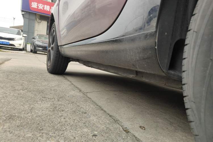 Used smart fortwo 2015 1.0L 52 kW hardtop Dynamic version Left Side Sill