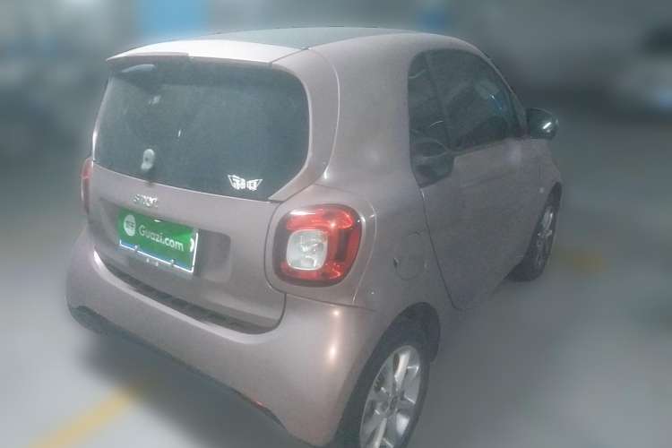 Used smart fortwo 2015 1.0L 52 kW hardtop Dynamic version Rear Right 45 Deg