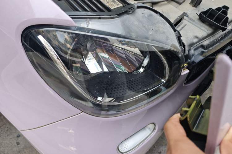 Used smart fortwo 2015 1.0L 52 kW Hardtop Passion Edition Right Front Headlight