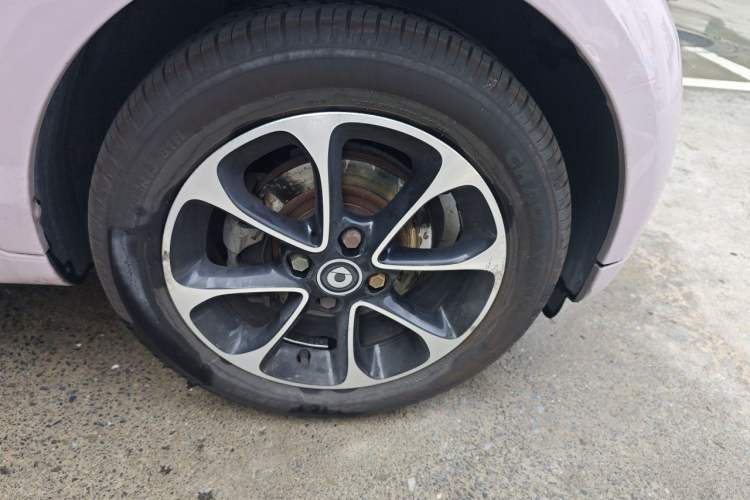 Used smart fortwo 2015 1.0L 52 kW Hardtop Passion Edition Right Front Wheel Hub