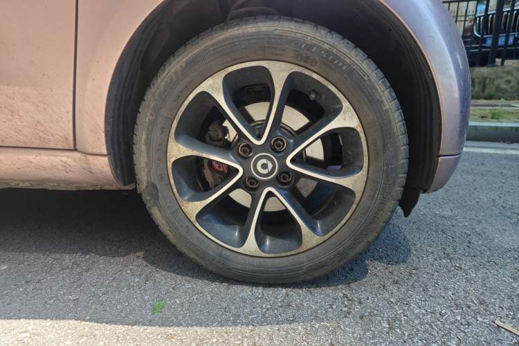 Used smart fortwo 2015 1.0L 52 kW Hardtop Passion Edition Right Front Wheel Hub