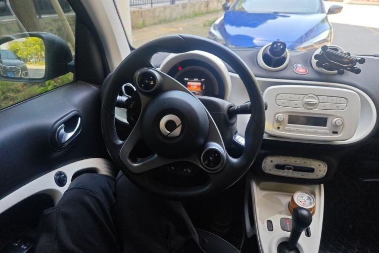 Used smart fortwo 2015 1.0L 52 kW Hardtop Passion Edition Steering Wheel