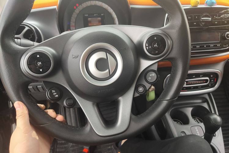 Used smart fortwo 2015 1.0L 52 kW Hardtop Passion Edition Steering Wheel