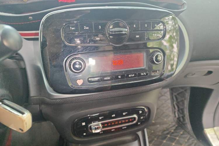 Used smart fortwo 2015 1.0L 52 kW Hardtop Passion Edition Audio And AC Panel