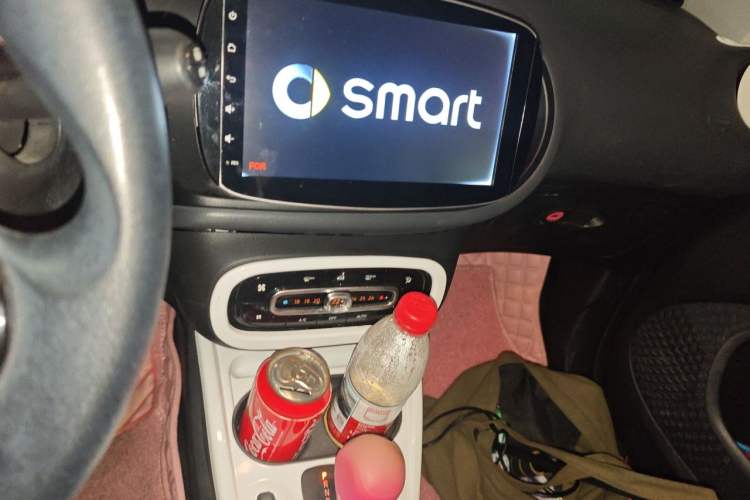 Used smart fortwo 2015 1.0L 52 kW hardtop Dynamic version Audio And AC Panel