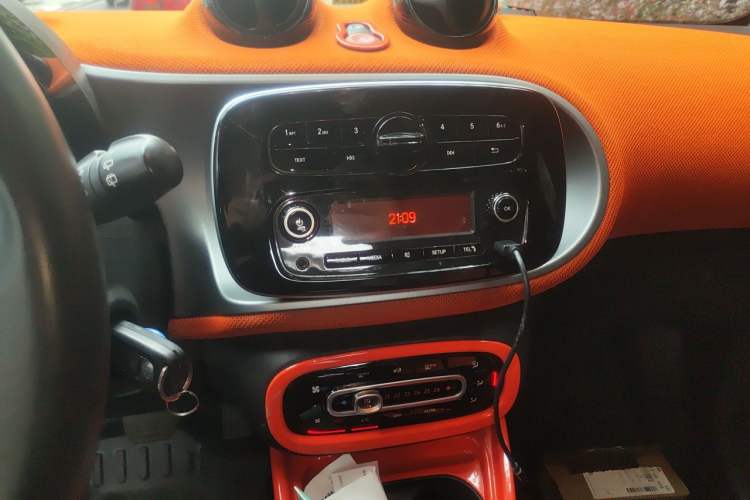 Used smart fortwo 2015 1.0L 52 kW Hardtop Passion Edition Audio And AC Panel
